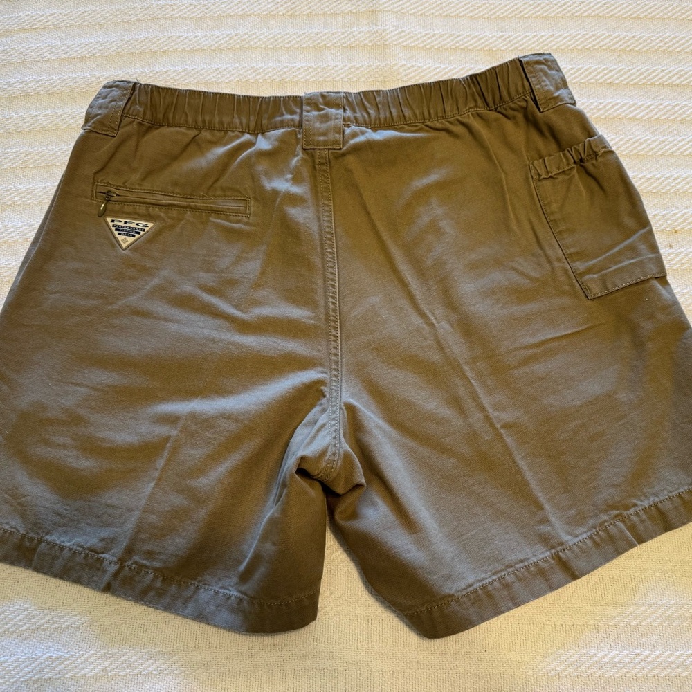 Columbia Men's Tan Cargo Shorts - Picture 2 of 8